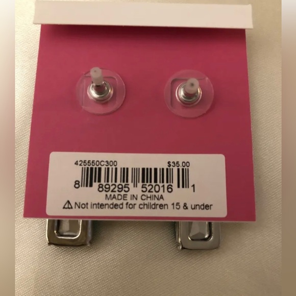 NWT ⚜️🎄⚜️ Betsey Johnson Christmas Holiday Snowflake Dangle Earrings Green - Picture 9 of 9